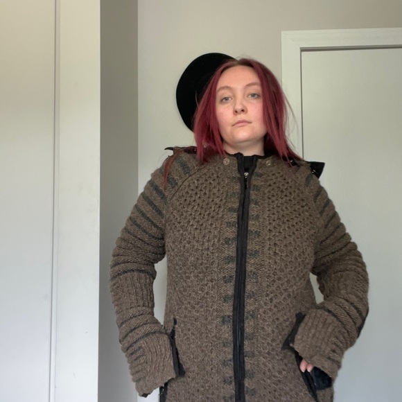 Urku Wool Coat - Picture 3 of 13